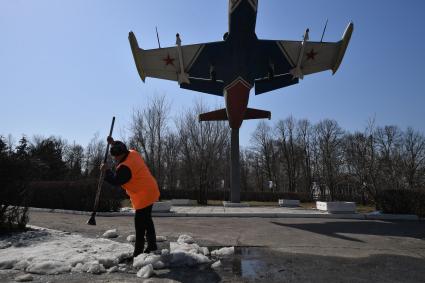 Балашов. Памятник учебно-тренировочному самолету Л-39 Альбатрос.