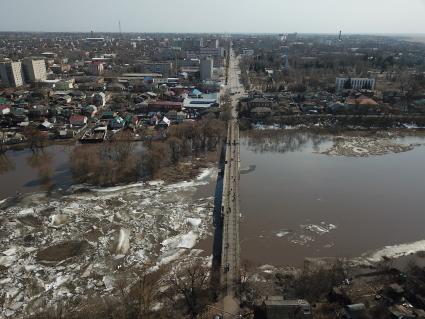 Балашов. Вид сверху на разлившуюся реку Хопер и подтопленные окраины города.