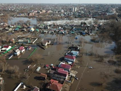 Балашов. Вид сверху на разлившуюся реку Хопер и подтопленные окраины города.