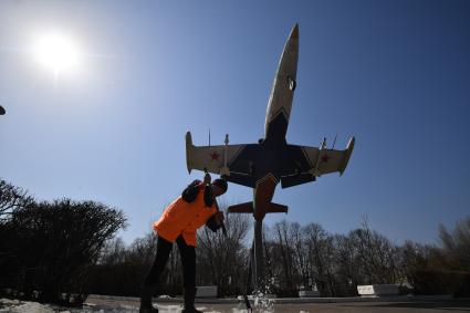 Балашов. Памятник учебно-тренировочному самолету Л-39 Альбатрос.