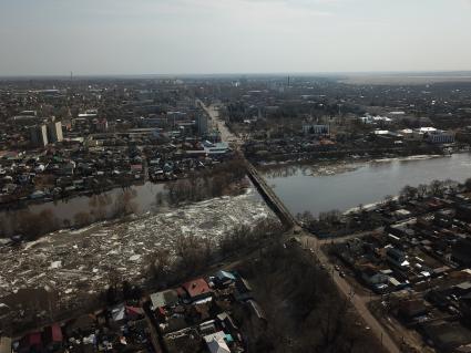 Балашов. Вид сверху на разлившуюся реку Хопер и подтопленные окраины города.