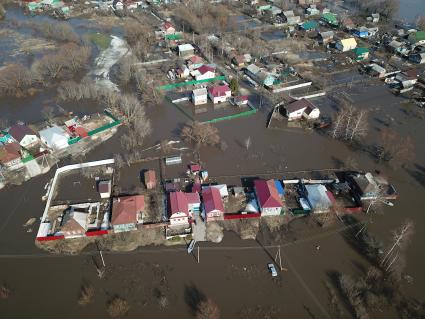 Балашов. Вид сверху на разлившуюся реку Хопер и подтопленные окраины города.