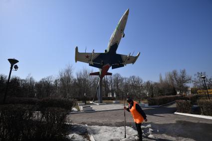 Балашов. Памятник учебно-тренировочному самолету Л-39 Альбатрос.