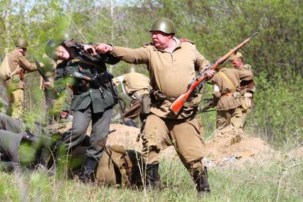 Нижний Новгород. Военно-историческая реконструкция в рамках празднования Дня Победы.