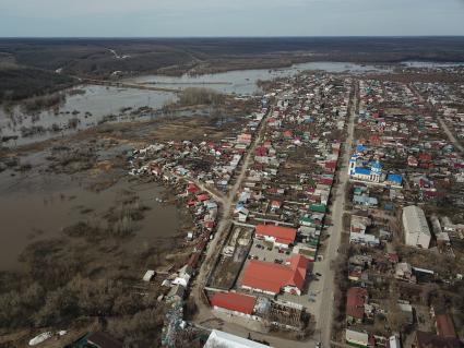 Борисоглебск. Вид города сверху на разлившуюся реку Ворону и подтопленные дома .