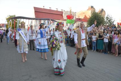 Беларусь, Гродно. Участники и зрители на XII Республиканском фестивале национальных культур.