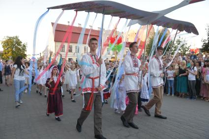 Беларусь, Гродно. Участники и зрители на XII Республиканском фестивале национальных культур.
