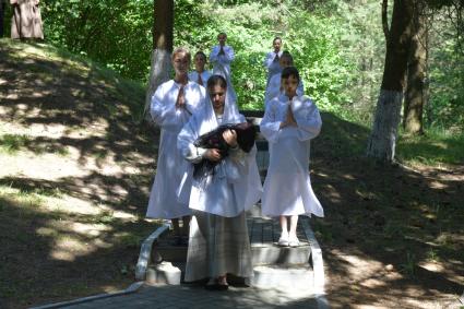 Беларусь, Гродненский район, д.Наумовичи. Костюмированное представление школьников местной школы на историческую тему возле форта Гродненской крепости.