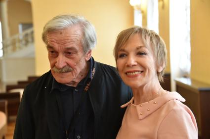 Сочи. Оператор Юрий Клименко и актриса Елена Коренева на премьере фильма `Ван Гоги` режиссера Сергея Ливнева в рамках XXIX Открытого российского кинофестиваля `Кинотавр`.