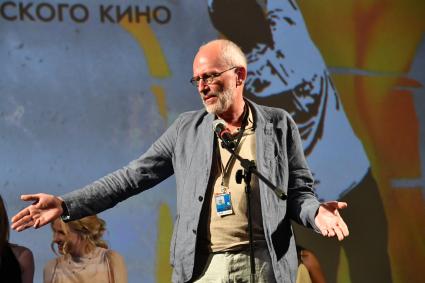 Сочи. Продюсер, актер, телеведущий Александр Гордон на XXIX Открытом российском кинофестивале `Кинотавр`.