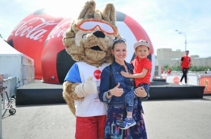 Москва. Отдыхающие в Парке Горького  в преддверии чемпионата мира по футболу 2018.