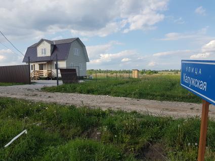 Тульская область, Клищино. Строительство домов мигрантами из Киргизии.