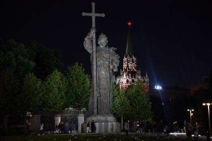 Москва. Памятник святому равноапостольному князю Владимиру на Боровицкой площади.