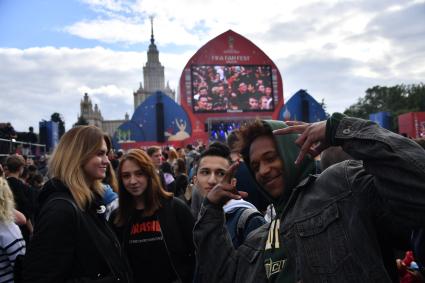 Москва. Во время фестиваля болельщиков FIFA Fan Fest 2018 на Воробьевых горах.
