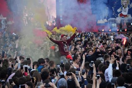 Москва.  Во время фестиваля болельщиков FIFA Fan Fest 2018 на Воробьевых горах.