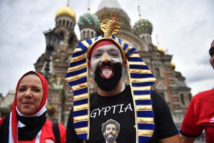 Санкт-Петербург. Болельщики сборной Египта на улицах города перед началом матча группового этапа чемпионата мира по футболу - 2018 между сборными командами России и Египта.