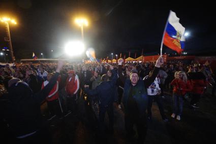 Екатеринбург. Болельщики в Фан-зоне FIFA в ЦПКиО им.Маяковского, где транслировался матч группового этапа Россия 3-1 Египет ЧМ2018