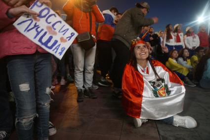 Екатеринбург. Болельщики в Фан-зоне FIFA в ЦПКиО им.Маяковского, где транслировался матч группового этапа Россия 3-1 Египет ЧМ2018