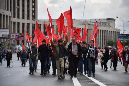 Москва.   Участники митинга оппозиции   `За свободную Россию без репрессий и произвола` на проспекте Академика Сахарова.