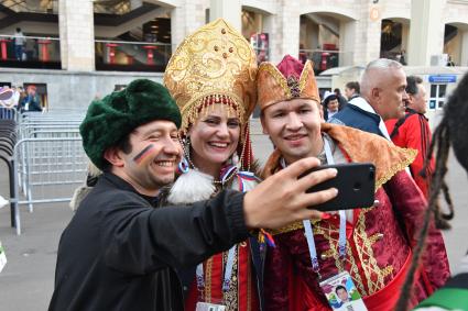 Москва. Болельщики перед началом  матча  группового этапа чемпионата мира по футболу между сборными России и Саудовской Аравии.