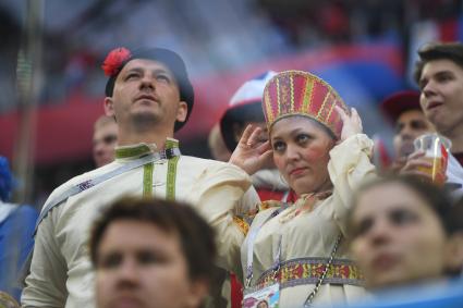 Санкт-Петербург.  Болельщики сборной России  во время матча группового этапа    чемпионата мира по футболу - 2018 между сборными командами России и Египта.