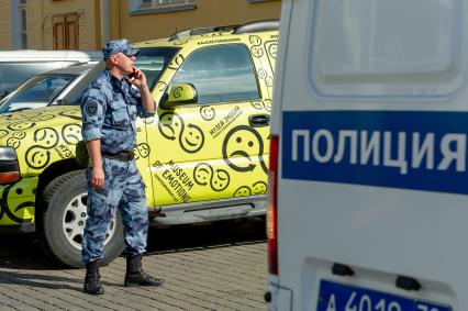 Санкт-Петербург. Полицейский на Невском проспекте.