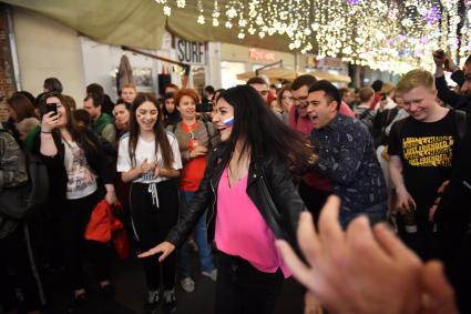 Москва.  Болельщики на Никольской улице во время чемпионата мира по футболу FIFA 2018.