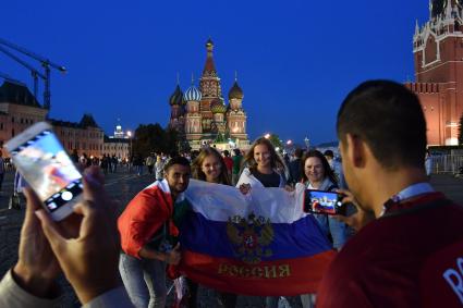 Москва. Болельщики чемпионата мира по футболу 2018 на Красной Площади.