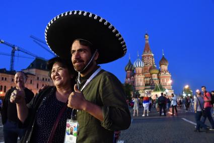 Москва. Болельщики чемпионата мира по футболу 2018 на Красной Площади.