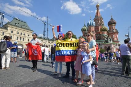 Москва. Болельщики чемпионата мира по футболу 2018 на Красной площади.