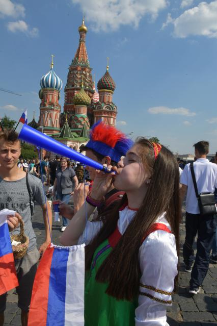 Москва. Болельщики чемпионата мира по футболу 2018 на Красной площади.