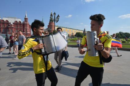 Москва. Болельщики чемпионата мира по футболу 2018 на Манежной площади.