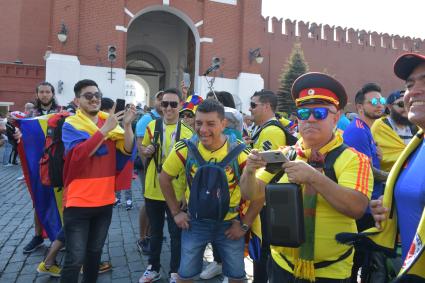 Москва. Болельщики чемпионата мира по футболу 2018 на Красной площади.