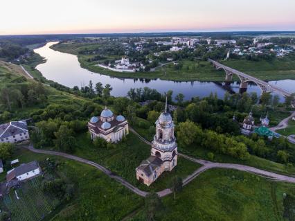 Тверcкая область, г.Старица. Вид на Церковь Спаса Нерукотворного Под Колокольней с высоты птичьего полета.