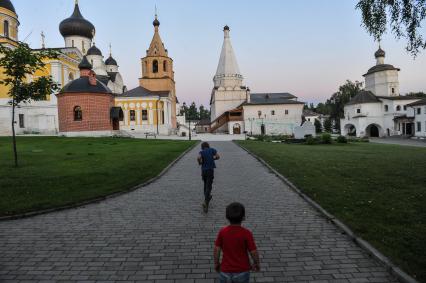 Тверcкая область, г.Старица. Старицкий Свято-Успенский монастырь.