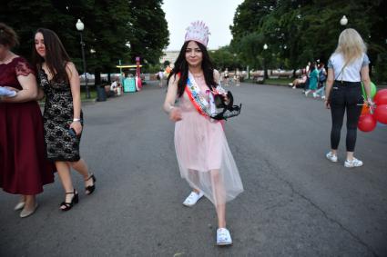 Москва. Выпускники школ на празднике `Московский выпускной-2018` в Парке Горького.