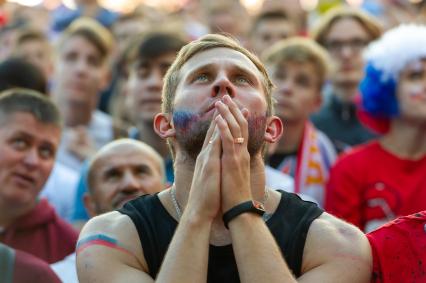 Санкт-Петербург.  Болельщики  сборной России в фан-зоне во время трансляции матча  группового этапа чемпионата мира по футболу - 2018 между сборными командами Уругвая и России.