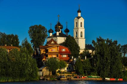 Тверская область, Конаково. Храм на берегу.