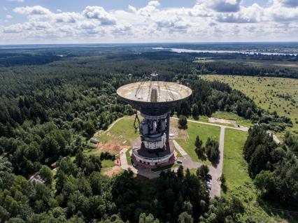 Тверская область. Антенна радиоастрономической обсерватории в Калязине.