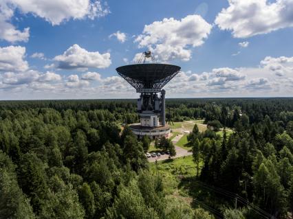 Тверская область. Антенна радиоастрономической обсерватории в Калязине.