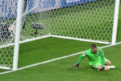 Москва. Вратарь сборной Англии Джордан Пикфорд в матче 1/8 финала чемпионата мира по футболу 2018 между сборными Колумбии и Англии.