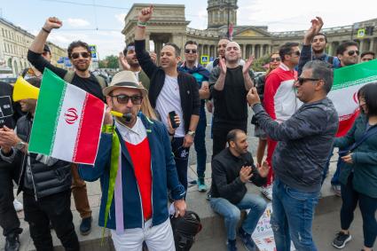 Санкт-Петербург. Болельщики на Казанской площади во время проведения чемпионата мира по футболу - 2018.