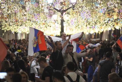 Москва. Болельщики сборной России на Никольской улице.