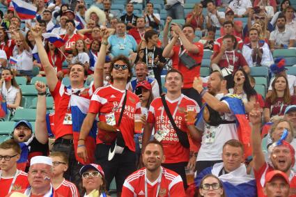 Сочи. Болельщики сборной России на матчем 1/4 финала чемпионата мира по футболу - 2018 между сборными командами России и Хорватии.