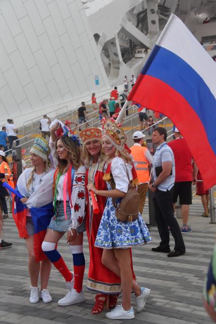 Сочи. Болельщицы сборной России перед матчем 1/4 финала чемпионата мира по футболу - 2018 между сборными командами России и Хорватии.