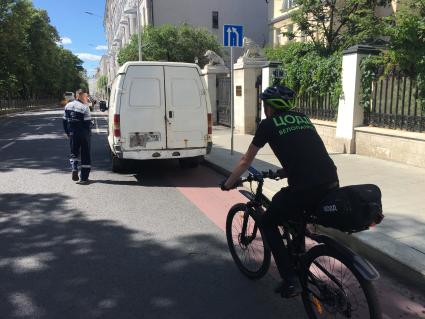 Москва. Велопатруль ЦОДД (Центра организации дорожного движения) на Бульварном кольце.