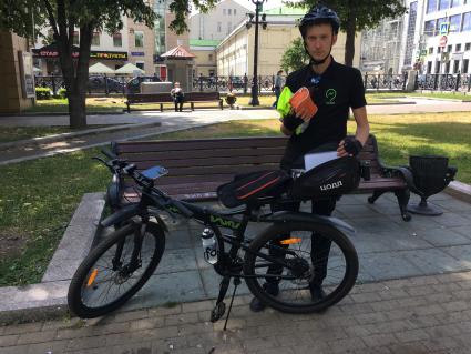 Москва. Велопатруль ЦОДД (Центра организации дорожного движения) на Бульварном кольце.