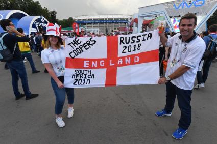 Москва. Английские болельщики перед началом матча 1/2 финала ЧМ-2018 по футболу между сборными  Хорватии и Англии.