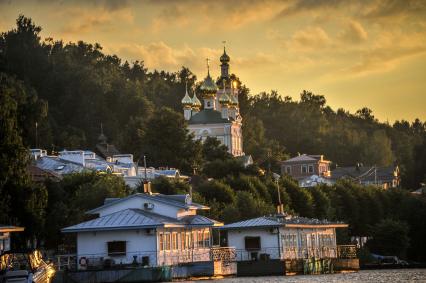 Плес. Вид на Плес с Волги.