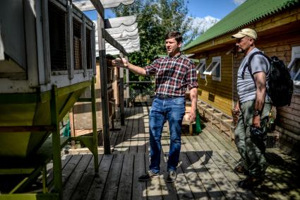 Плес. Владелец Эко-деревни `Знатная сторонка` Даниэль Маньенан и корреспондент `Комсомольской правды` Дмитрий Стешин.